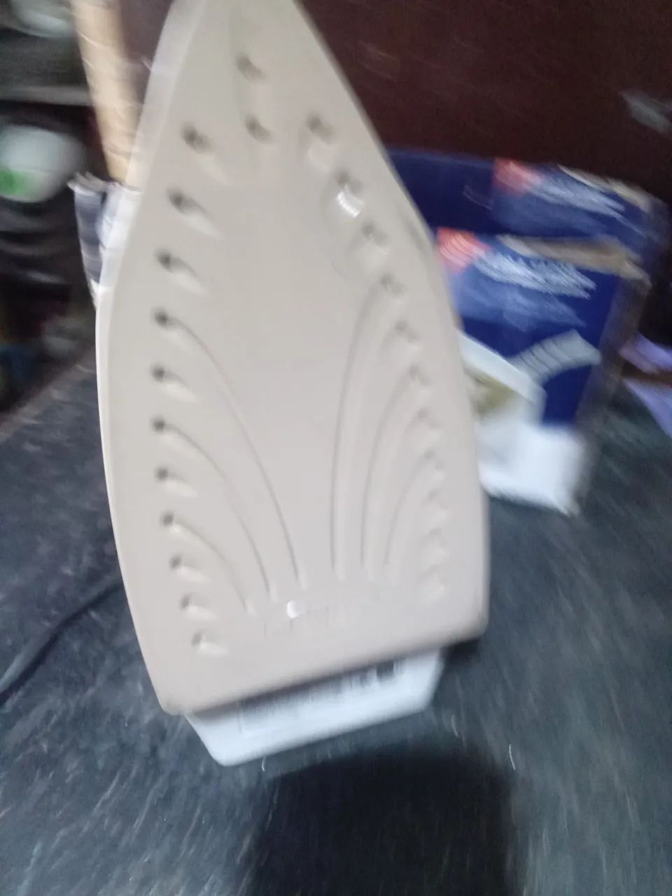 Ferro de passar roupa oster - Foto 4
