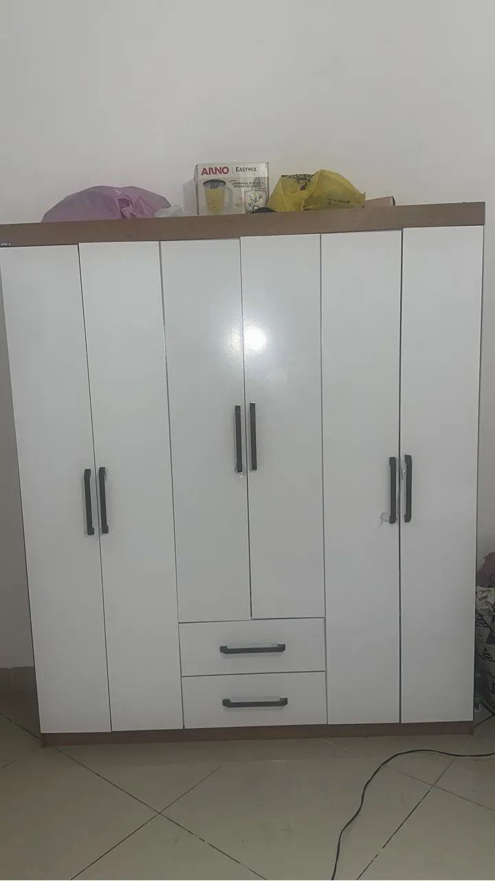 Vendo Guarda-roupa de 6 portas