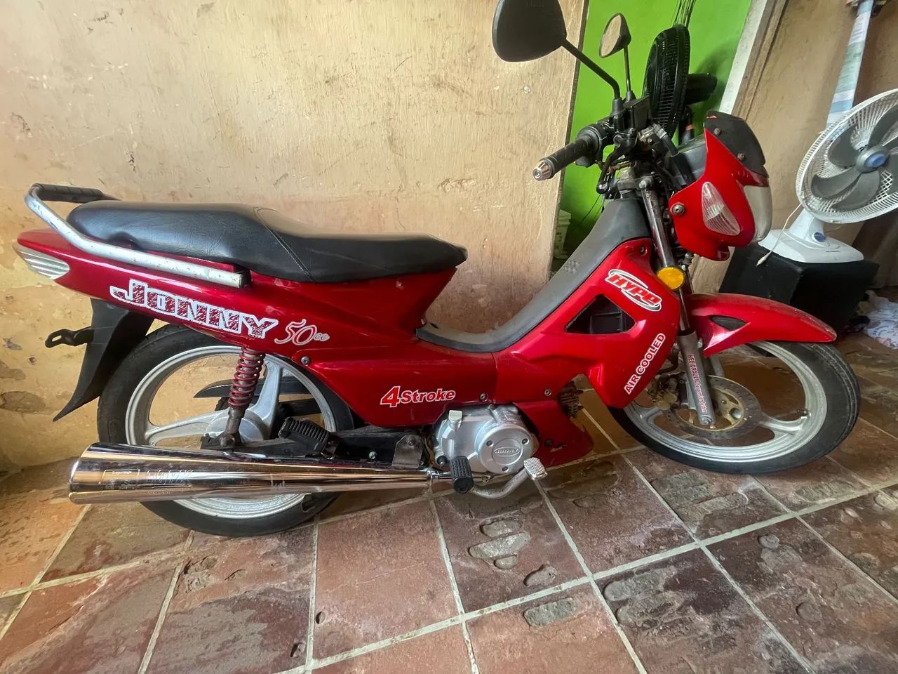 Vende-se moto 
