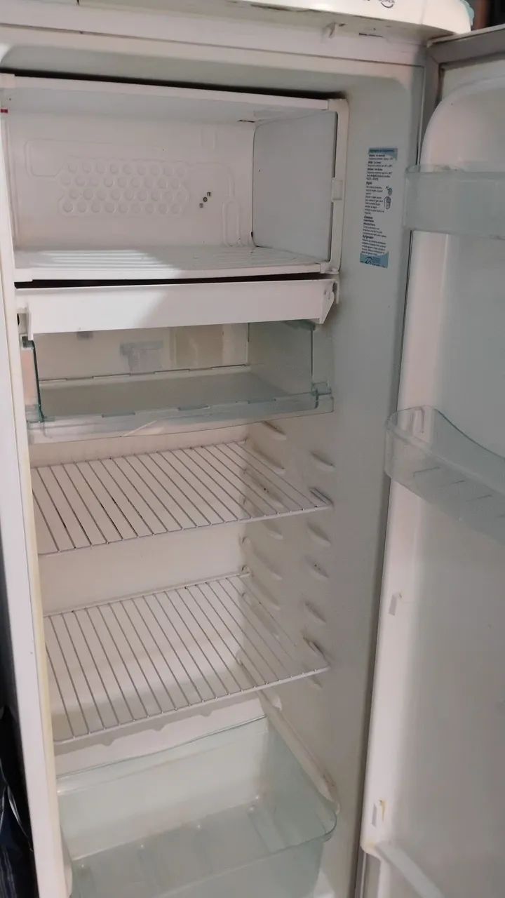 Geladeira Eletrolux 220 volt  - Foto 3