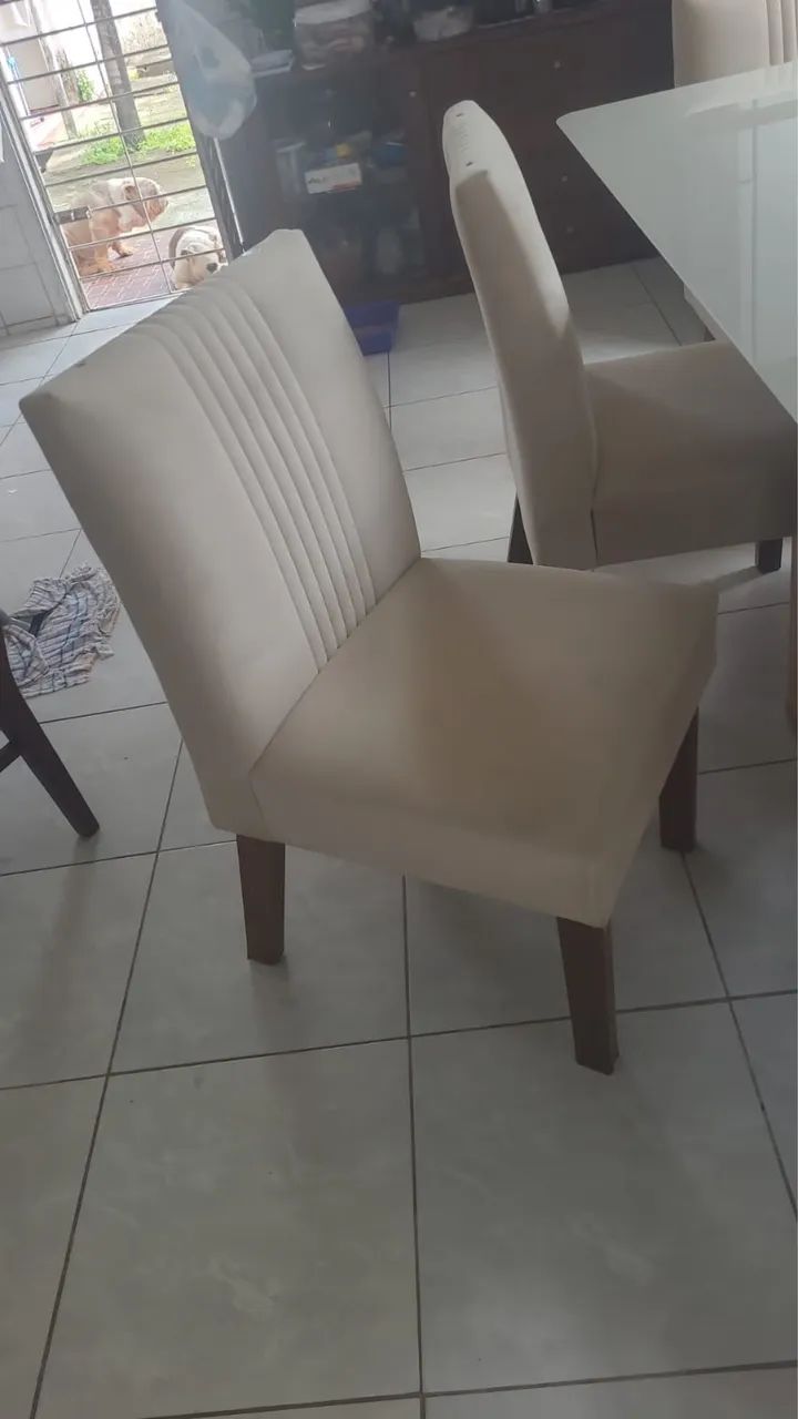 Mesa com 6 cadeiras 