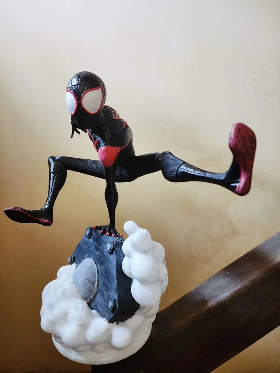 Estátua Miles Morales spiderman  - Foto 2