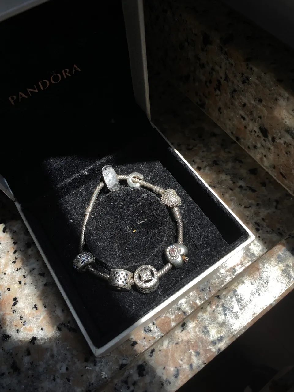 Pulseira Pandora com berloques e caixa oficial - Foto 2