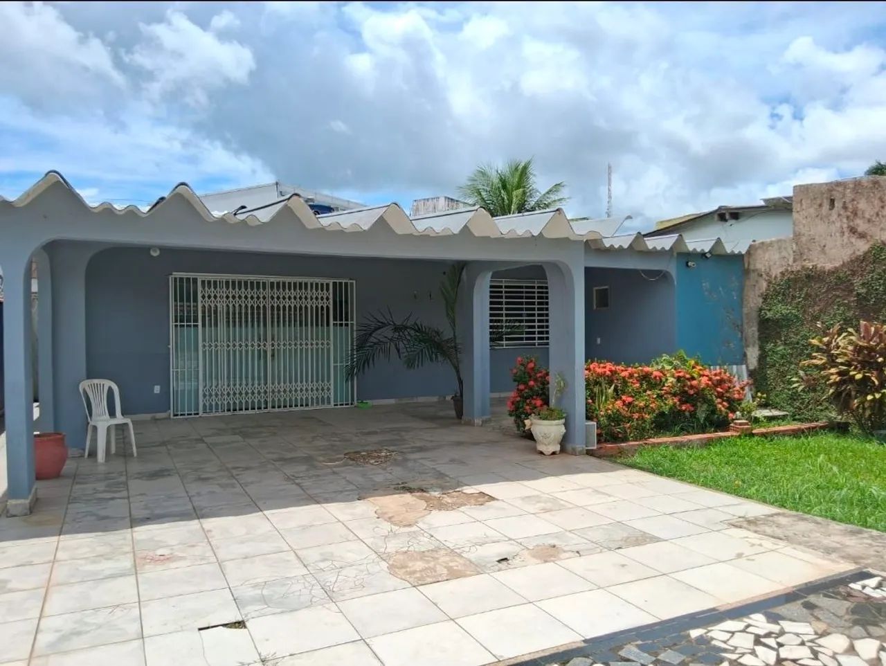 No Bosque com suites e piscina 