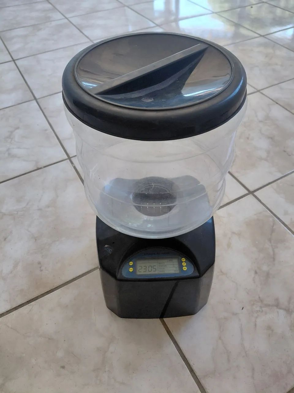 Comedouro automático para cães e gatos 