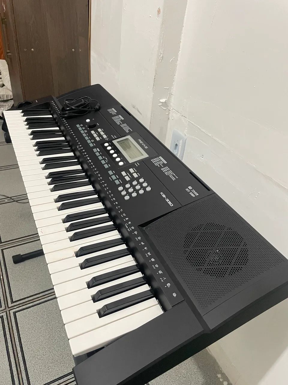 Teclado roland Revas com capa, pedal e tripé 