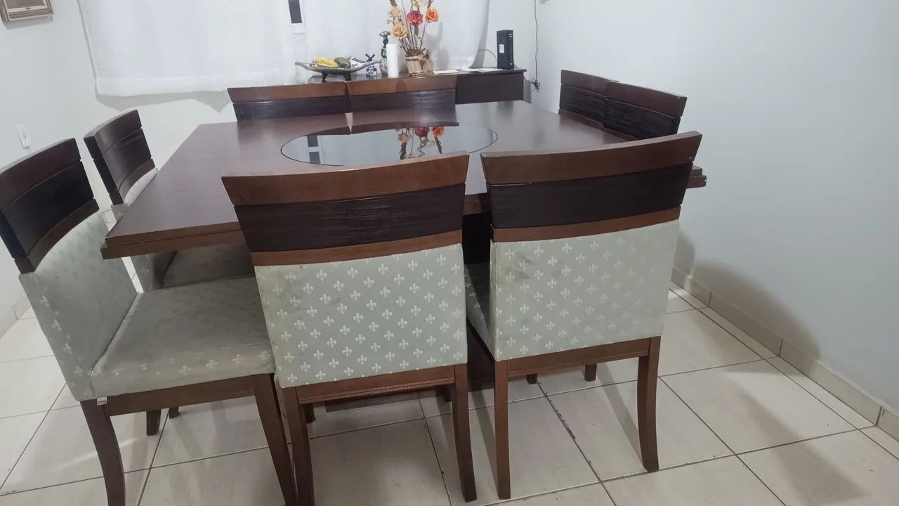 Vende- se mesa de jantar.