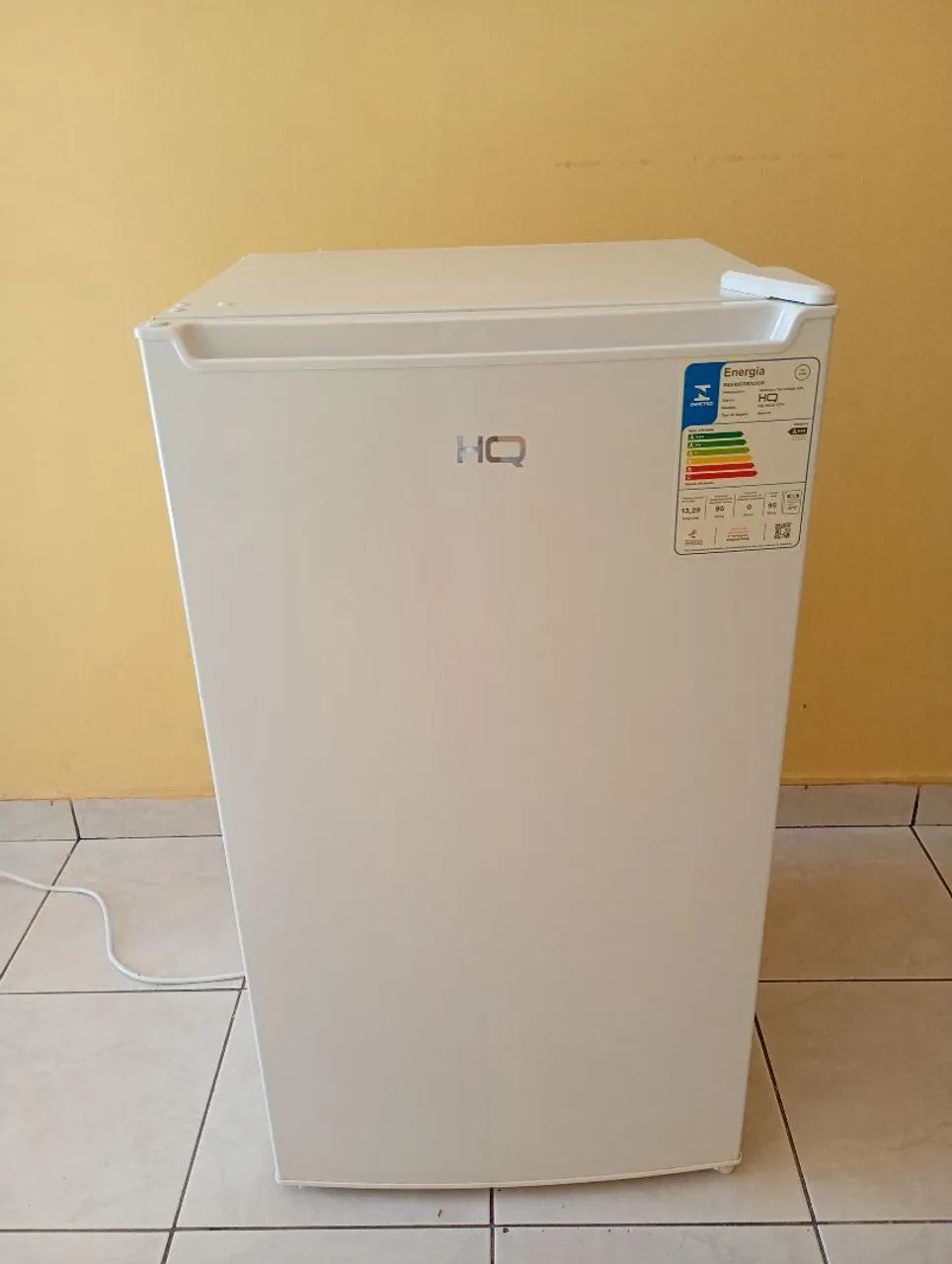 Frigobar Hq 95 litros branco 127 v 