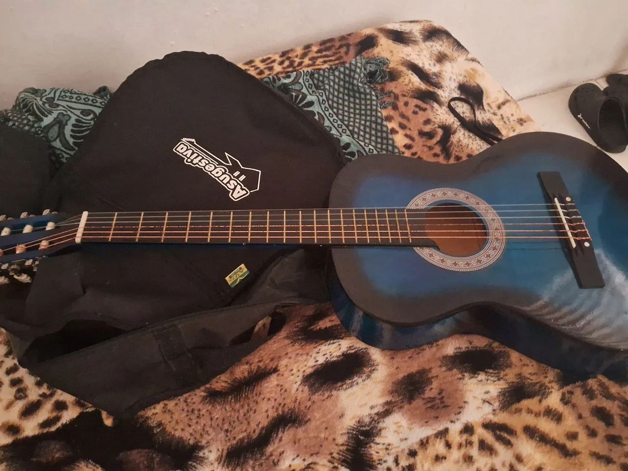 Violão com case, preço negociável. - Foto 5
