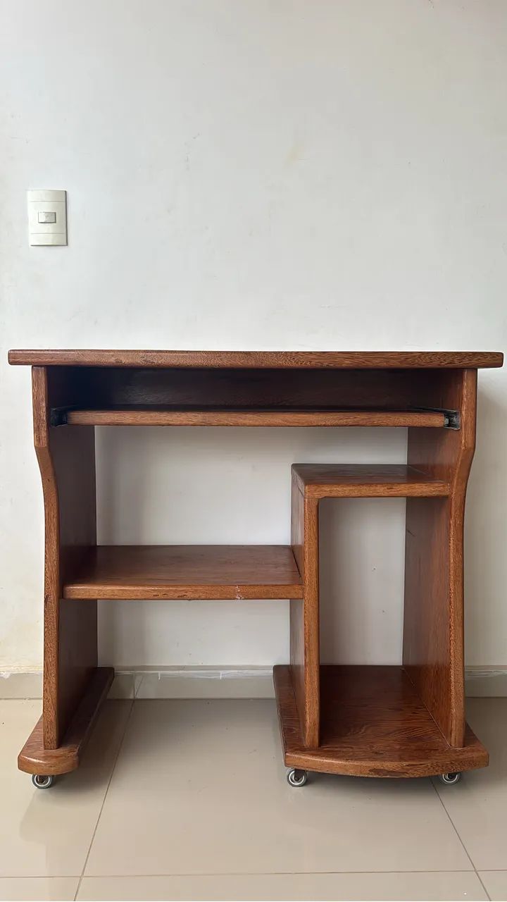 Escrivaninha/Mesa de madeira com rodinhas