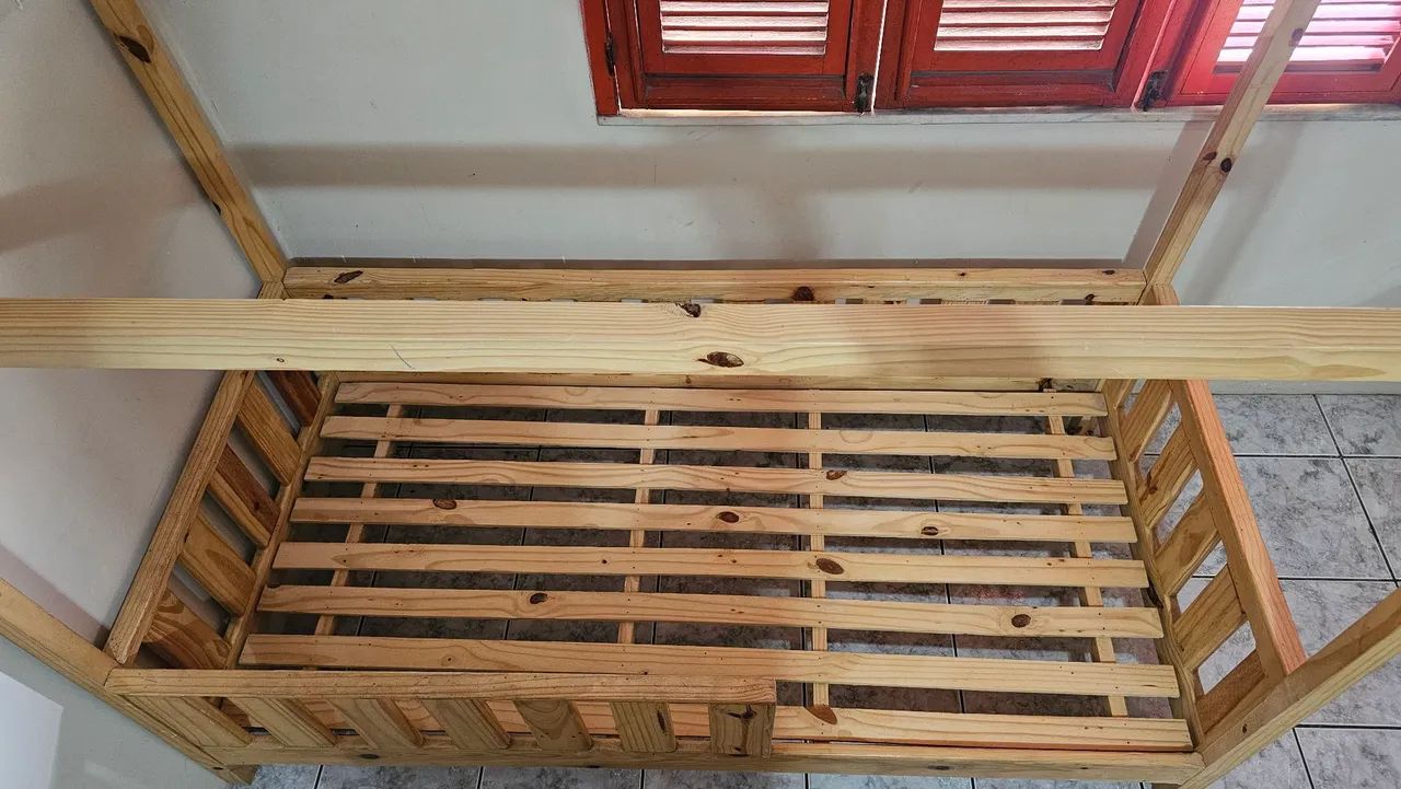 Cama de madeira com casinha - Foto 4