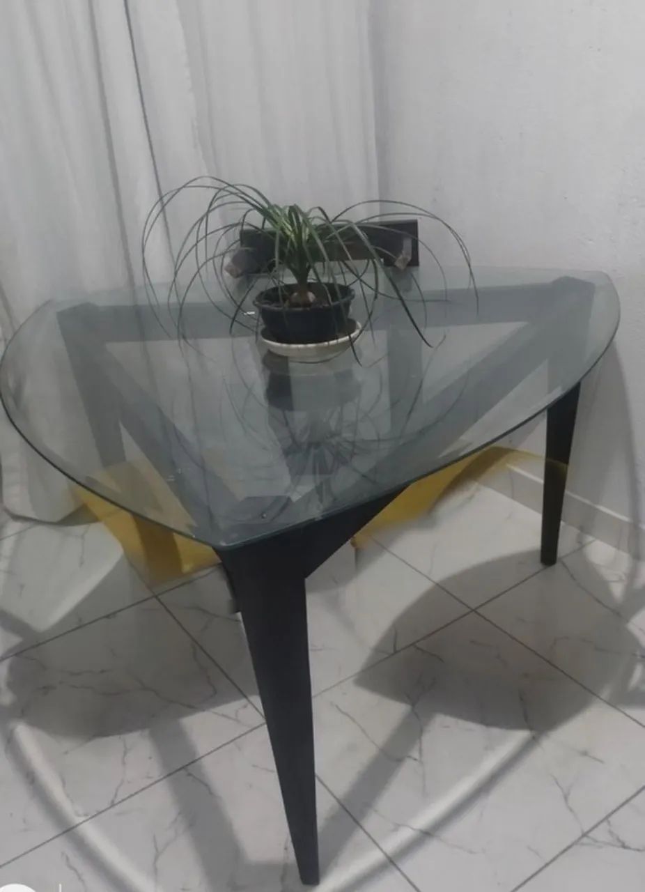 Mesa sem cadeiras 
