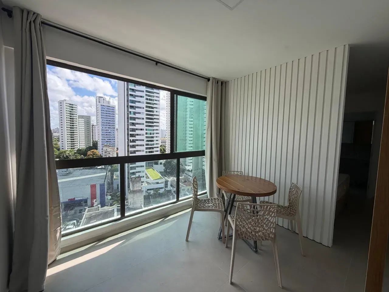 Alugo flat mobiliado com 1 quarto, no melhor trecho da Torre. - Foto 2