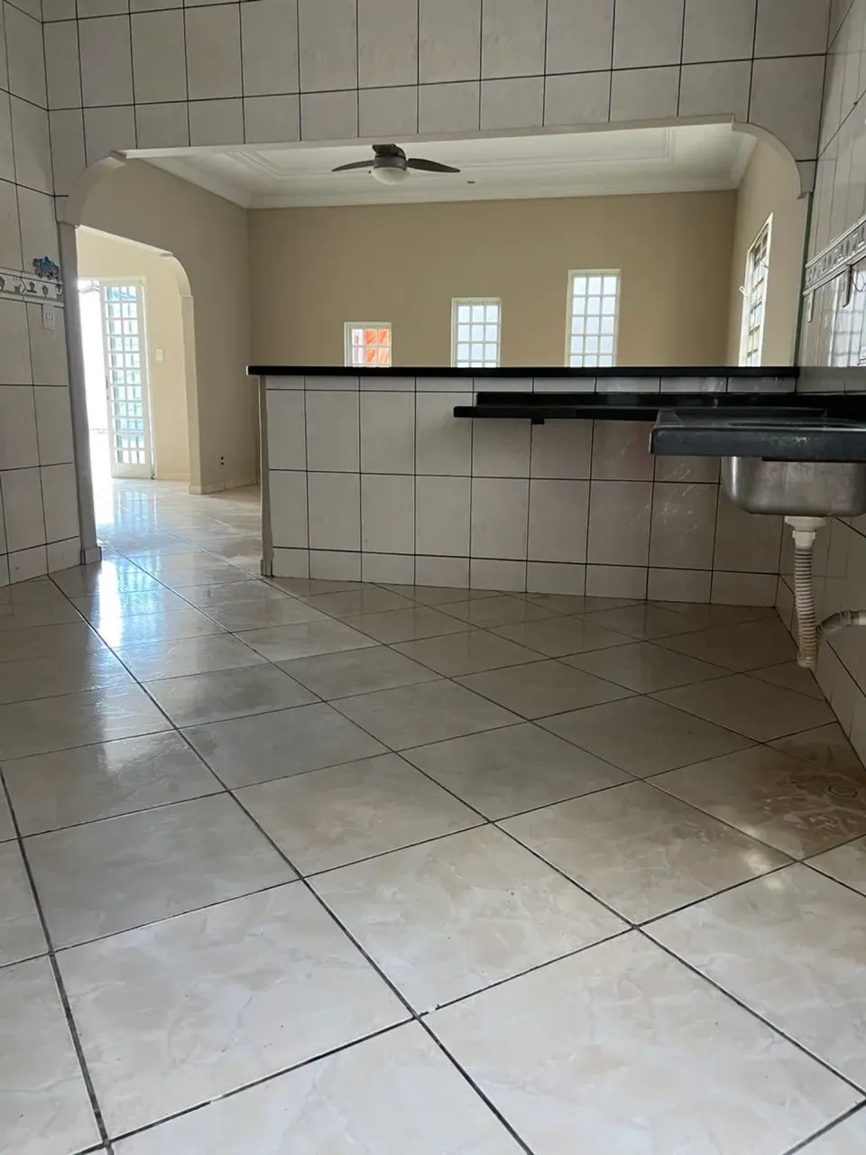 Linda Casa e um Ponto Comercial - Foto 2