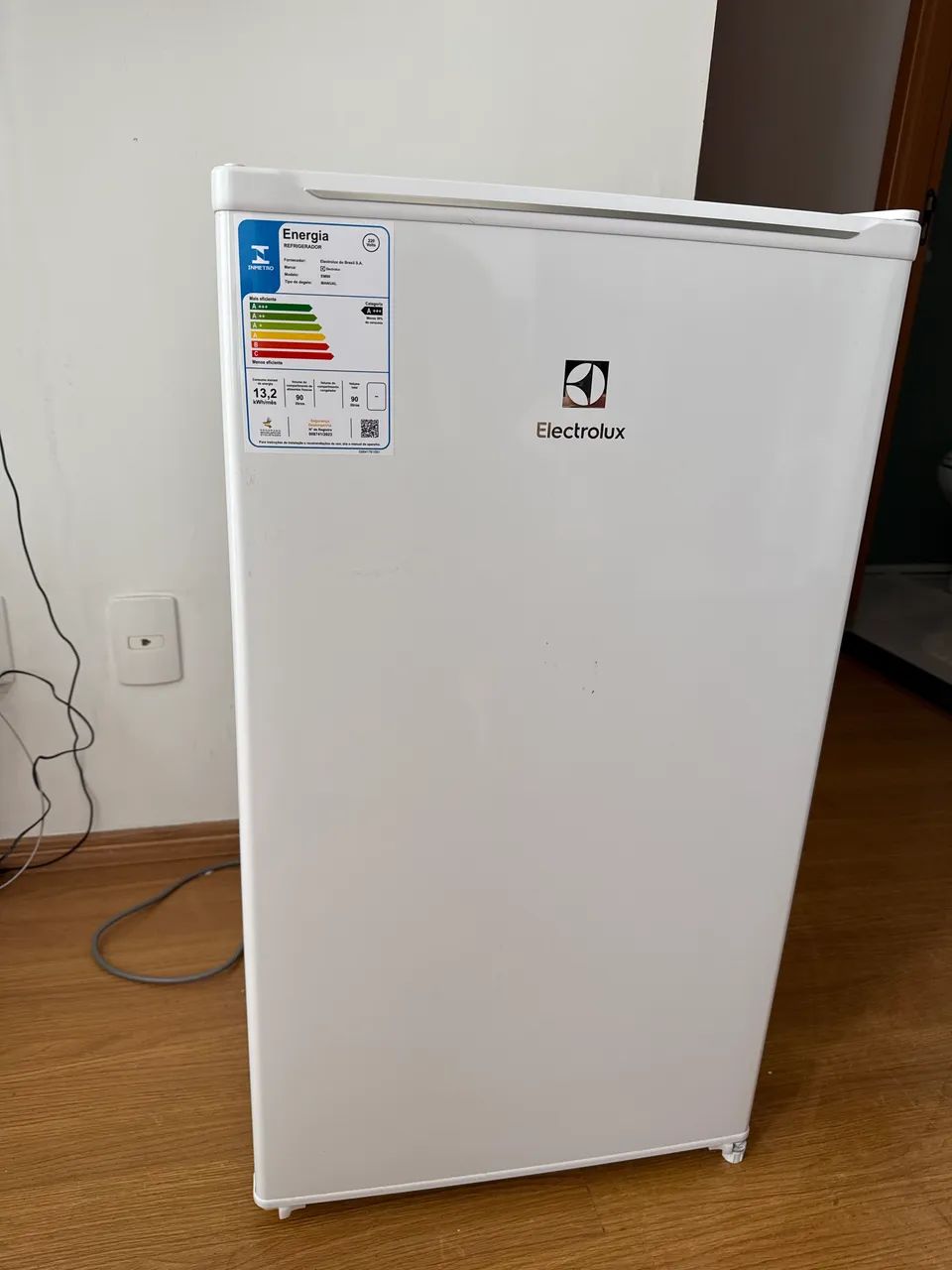 Frigobar Electrolux 90L