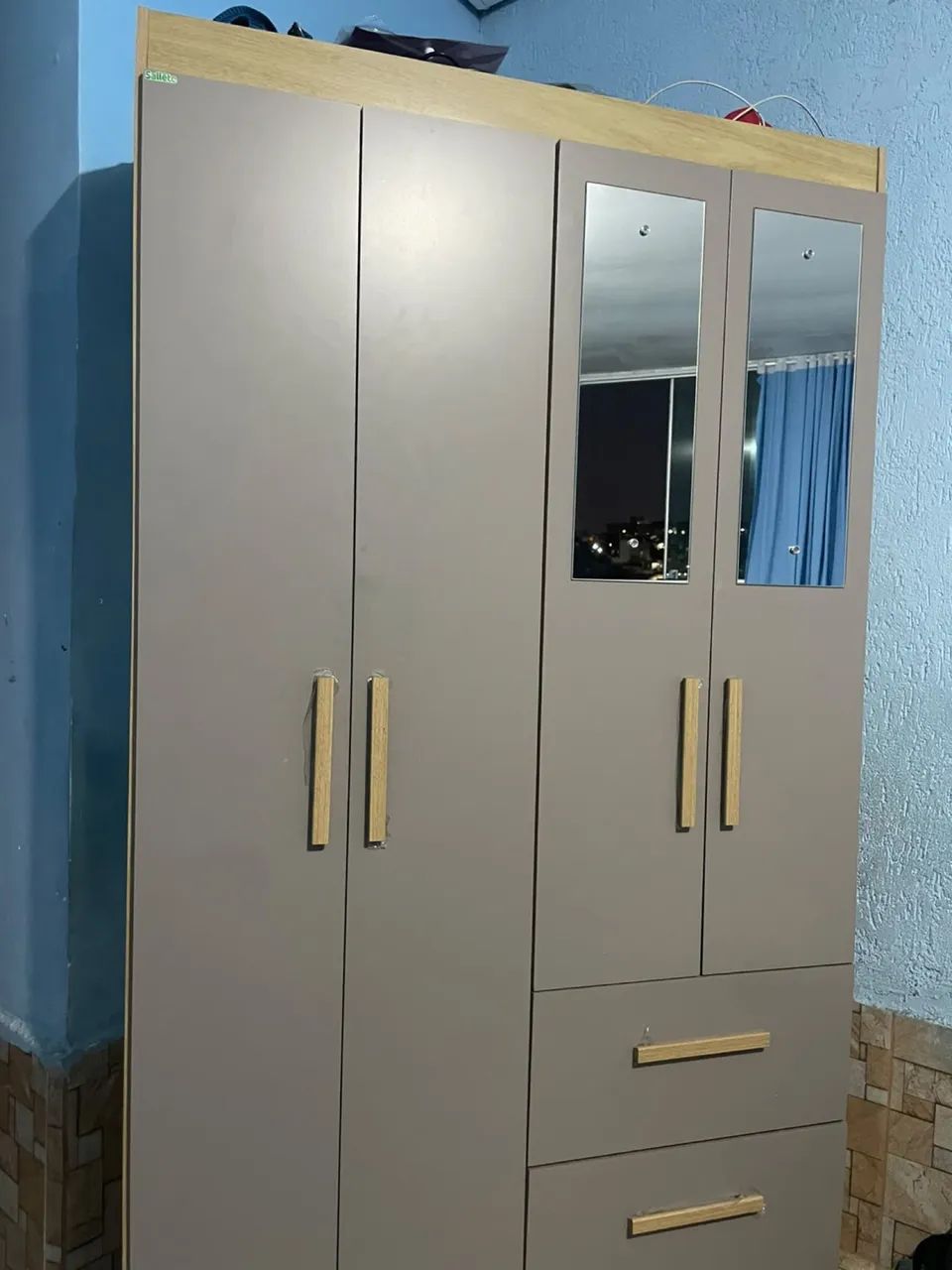 Guarda roupa de solteiro sem marca de uso