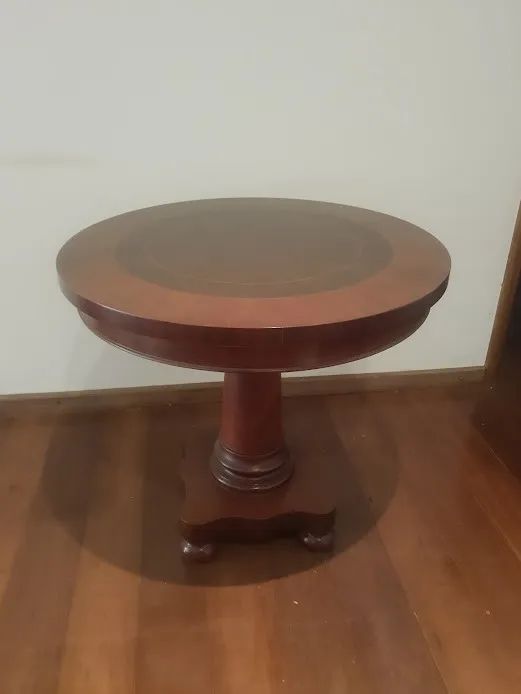 Mesa de apoio redonda de madeira