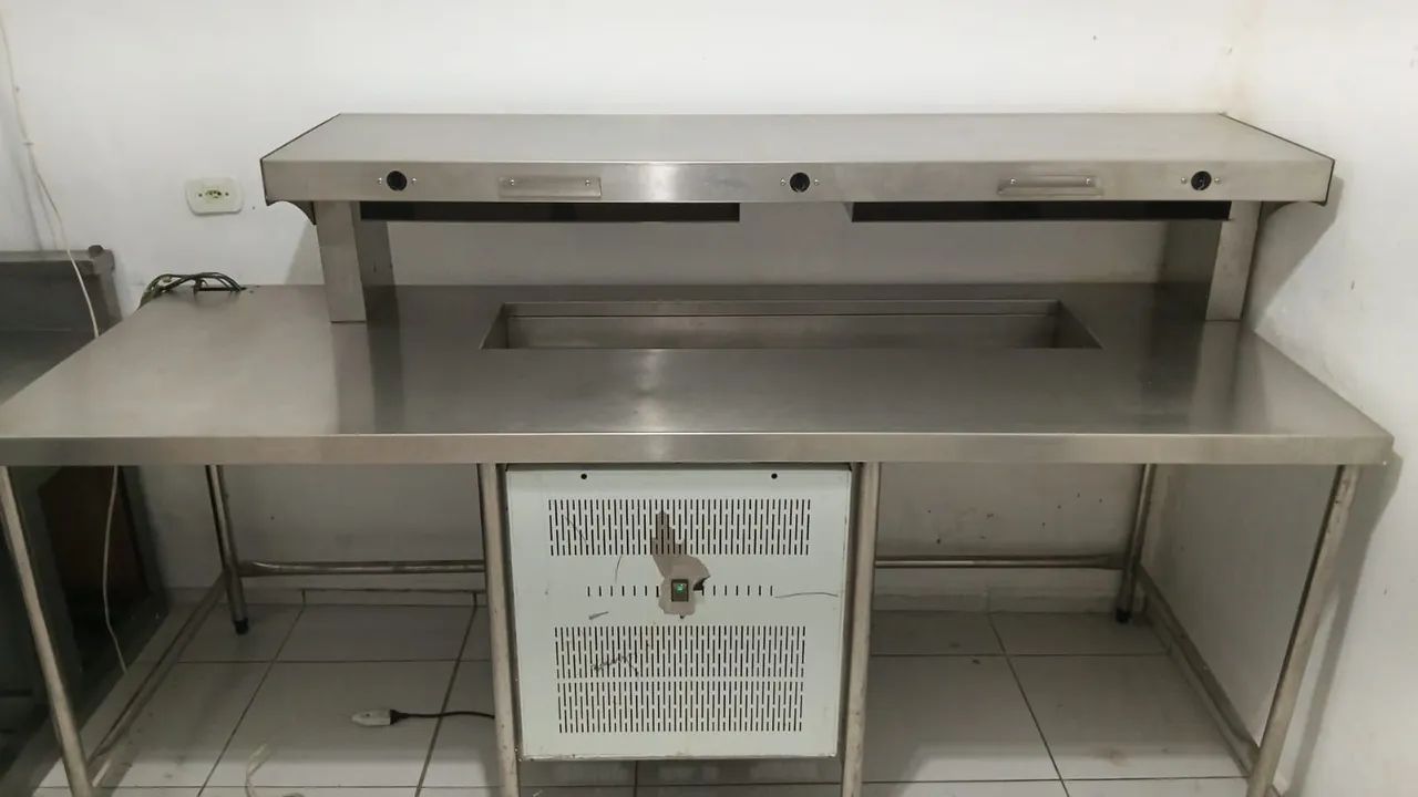 Bancada C/ codimentadora e pista quente  - Foto 2