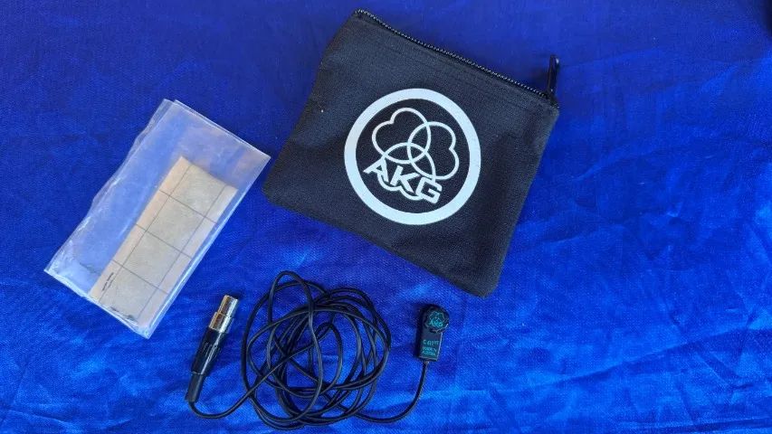 Microfone condensador de contato AKG C411 - Foto 4
