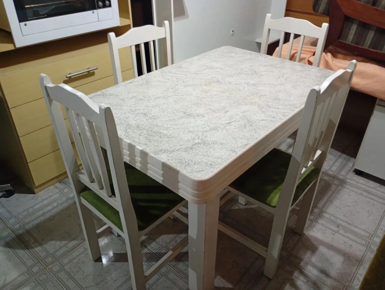 Conjunto de mesa com 4 cadeiras, em Excelente Estado!