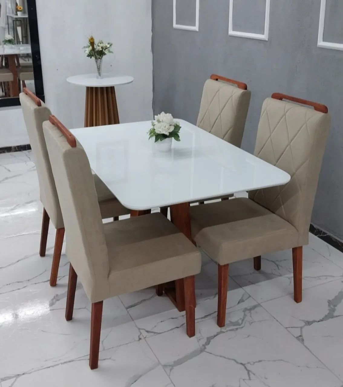 Conjunto Mesa de Madeira Maciça com Vidro + Cadeiras Estofadas Confortáveis - Foto 4