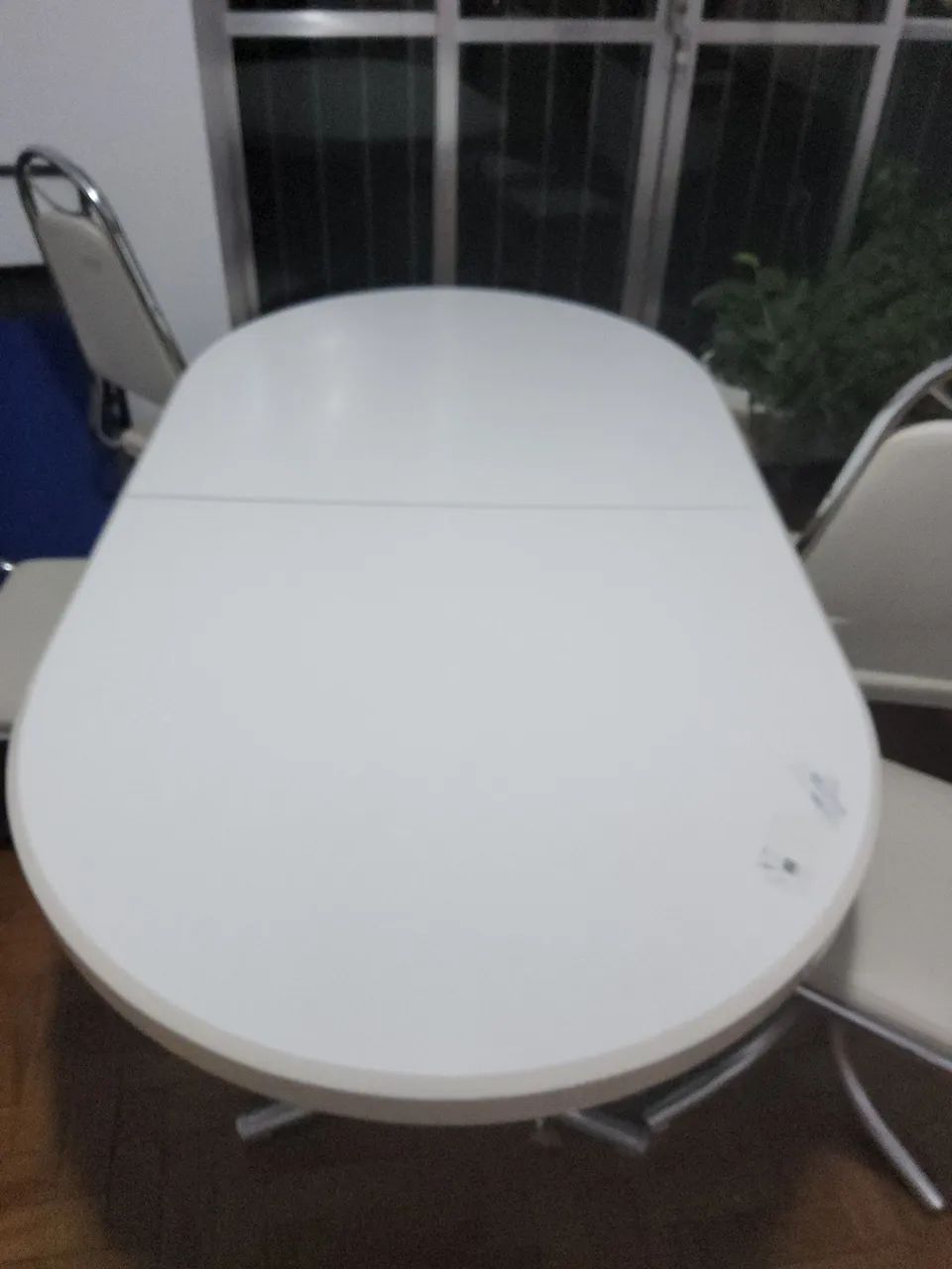 Mesa oval vintage extensivel e 6 cadeiras