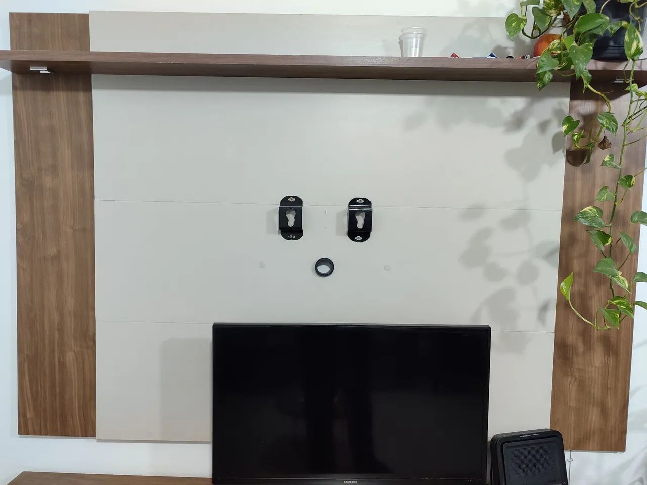 ESTANTE HACK COM PAINEL MARROM BEGE - Foto 3