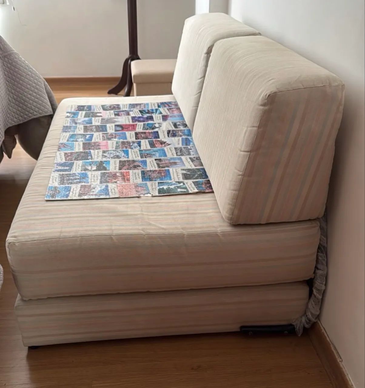Sofá-Cama 2 Lugares - Confortável e Conservado