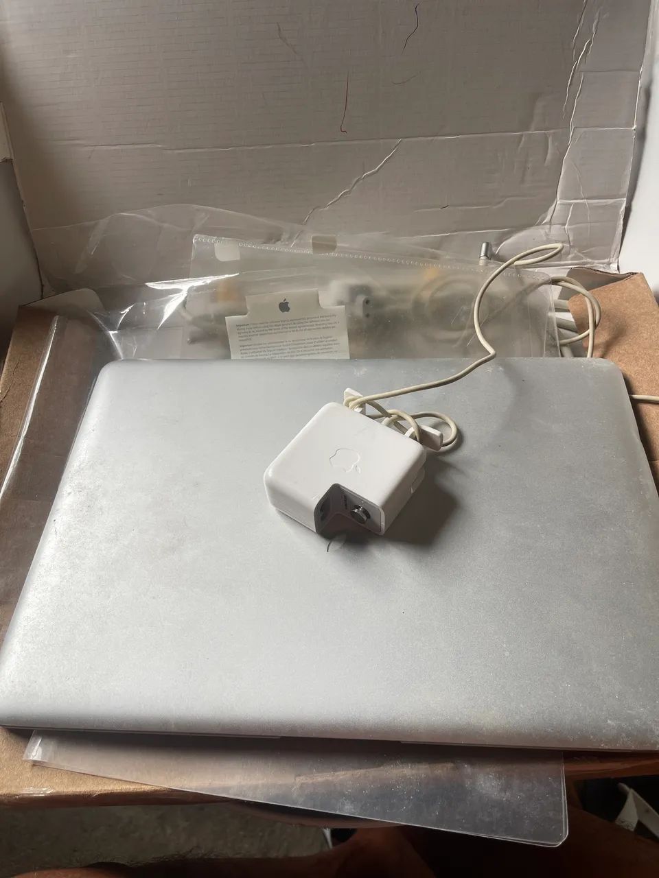 MacBook Air 2009 tela danificada e parado 