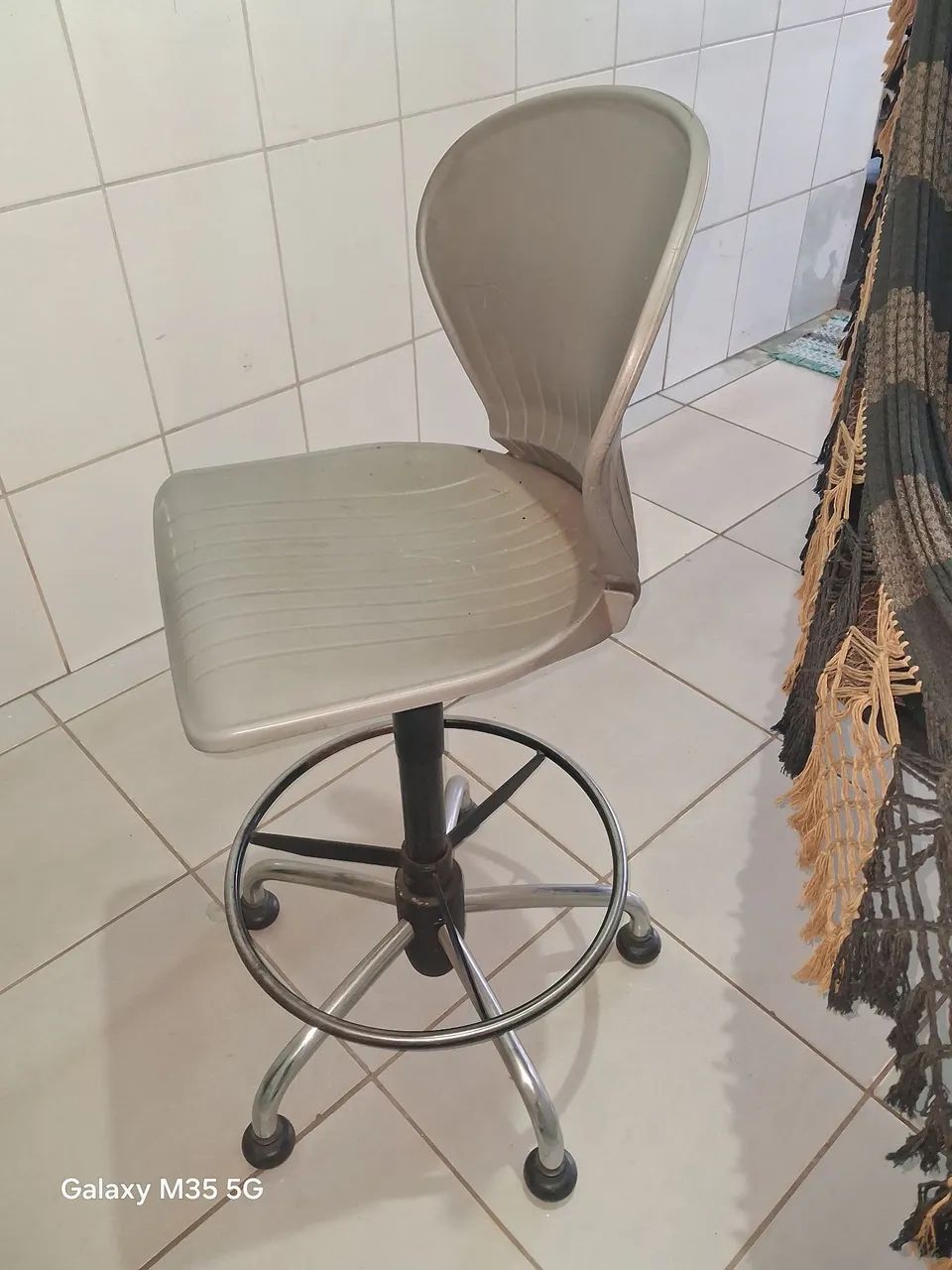 Cadeira para balcão com Regulagem.  - Foto 2