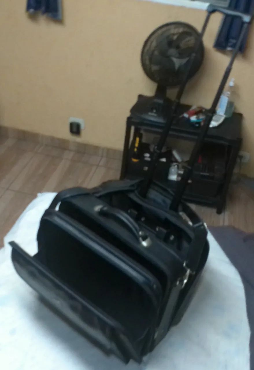 Vendo uma mala de viagem executiva  - Foto 2