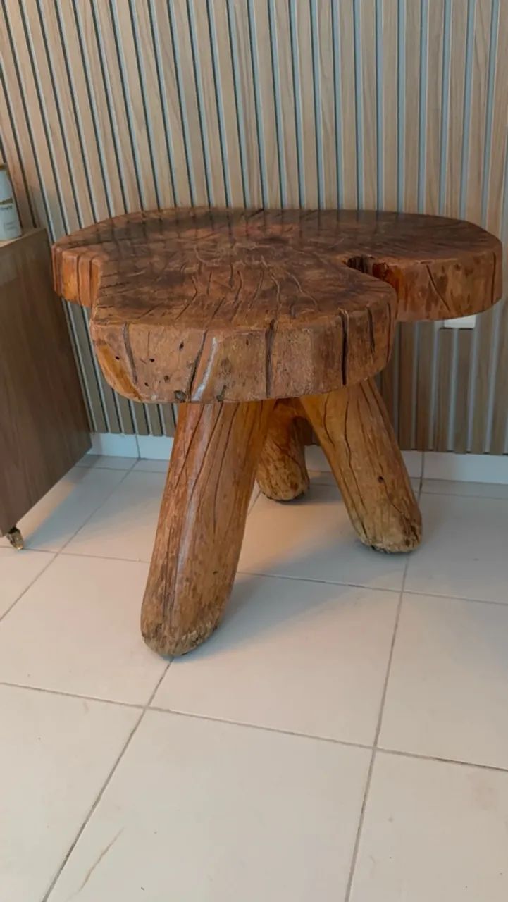 Mesa de madeira forma de coração 