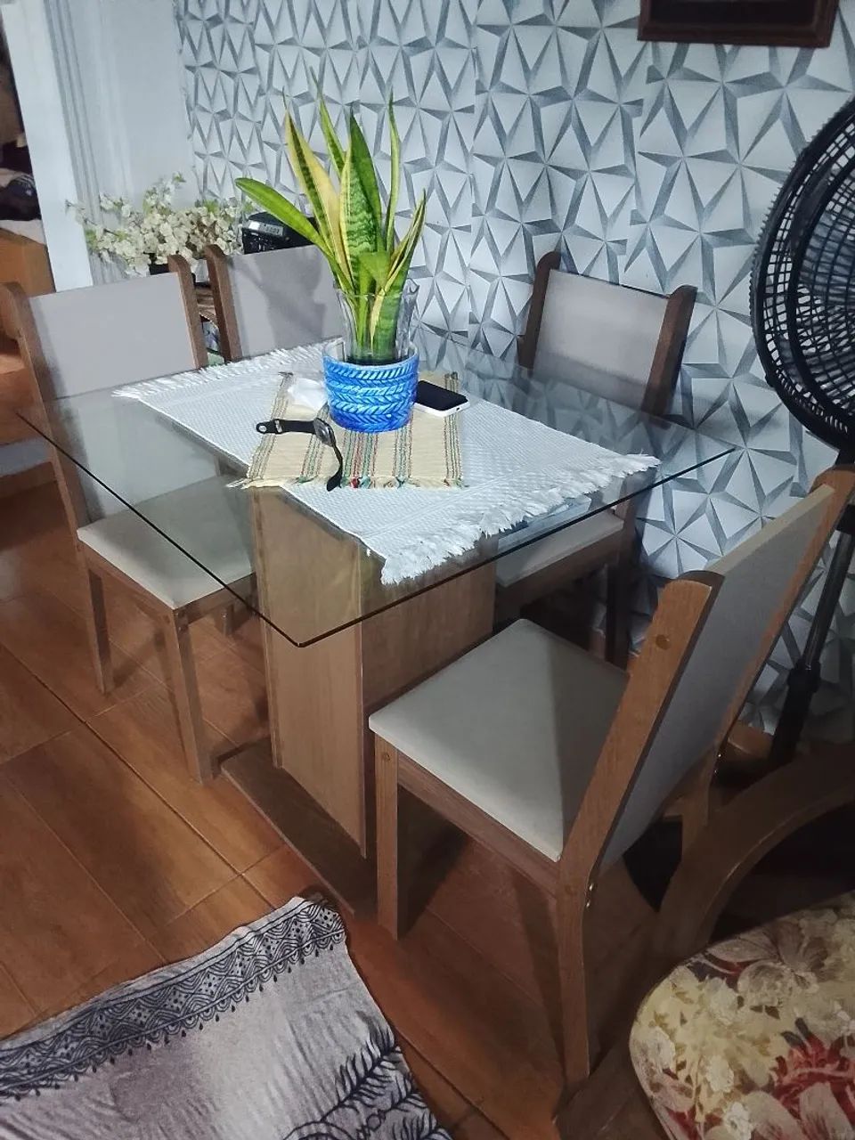 Mesa com 4 cadeiras 