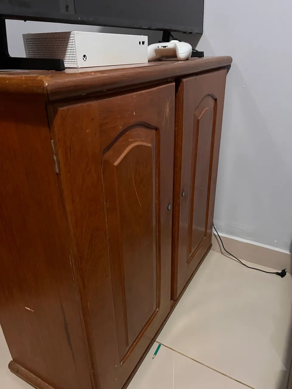 Sapateira e armário 