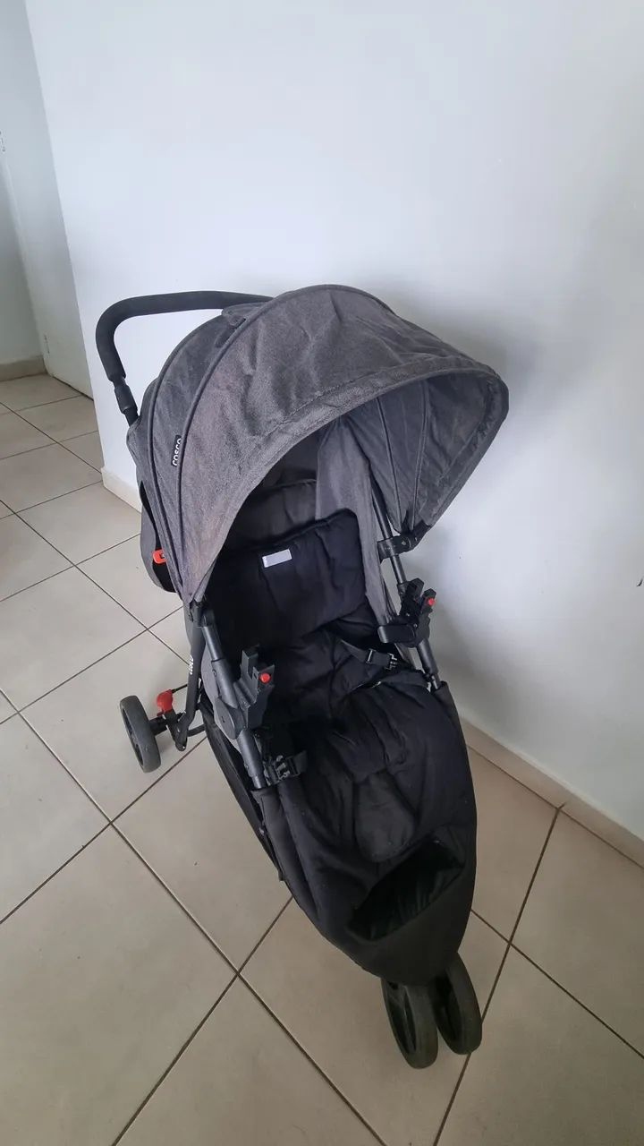 Carrinho bebê Cosco com bebê-conforto e base veicular - Foto 4