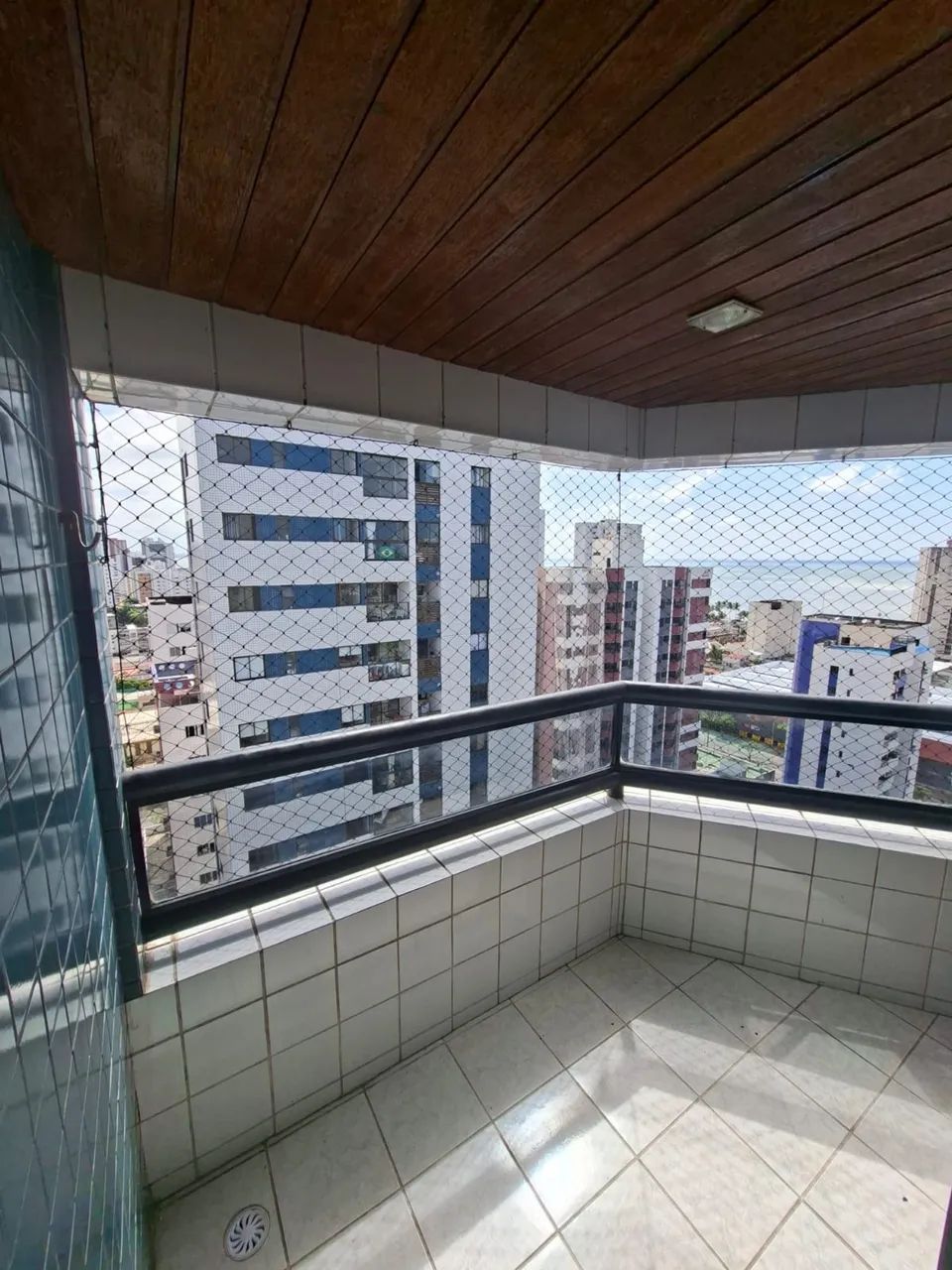 Apartamento com três quartos para alugar em Candeias. - Foto 4