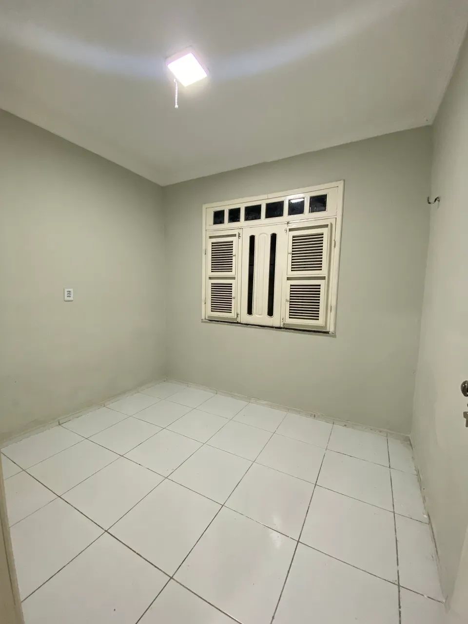 ? Casa para Alugar com 3 Quartos, Suíte, Quintal Grande e Garagem - Foto 2