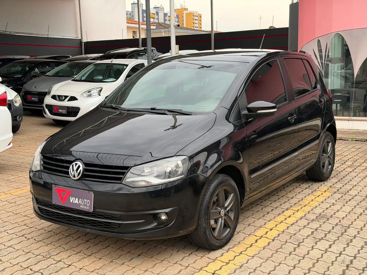 Volkswagen Fox 1.0 MI Total Flex 8V 5P 2013 - Foto 3