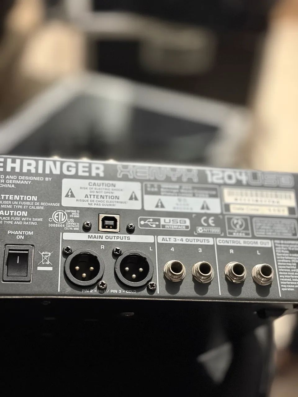 Mesa Behringer  - Foto 2