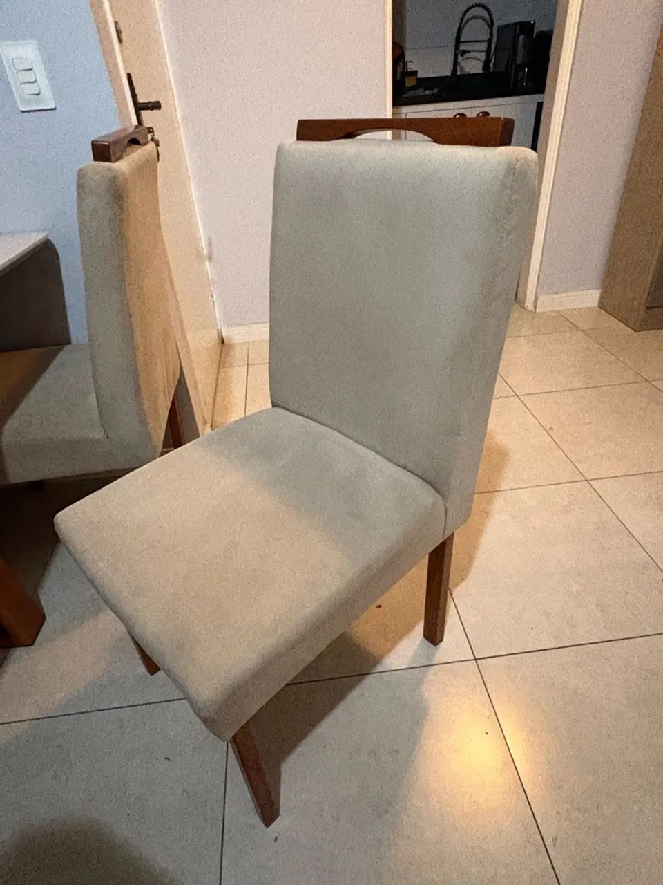 Vendo mesa de jantar de 4 lugares - Foto 3