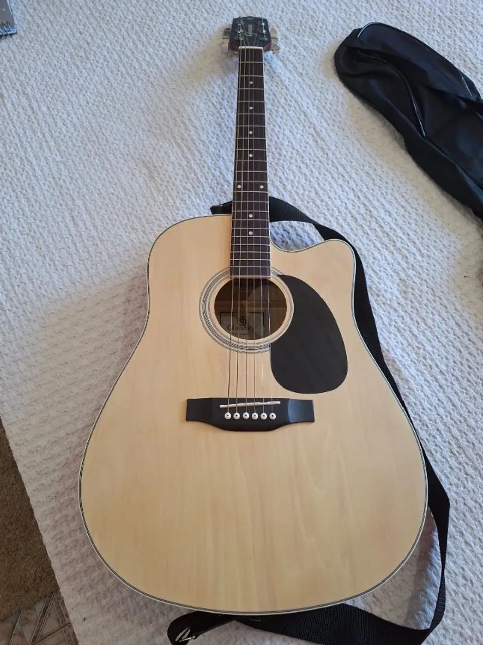 É um violão acústico com cordas de aço, modelo folk (corpo maior, som mais encorpado) - Foto 2