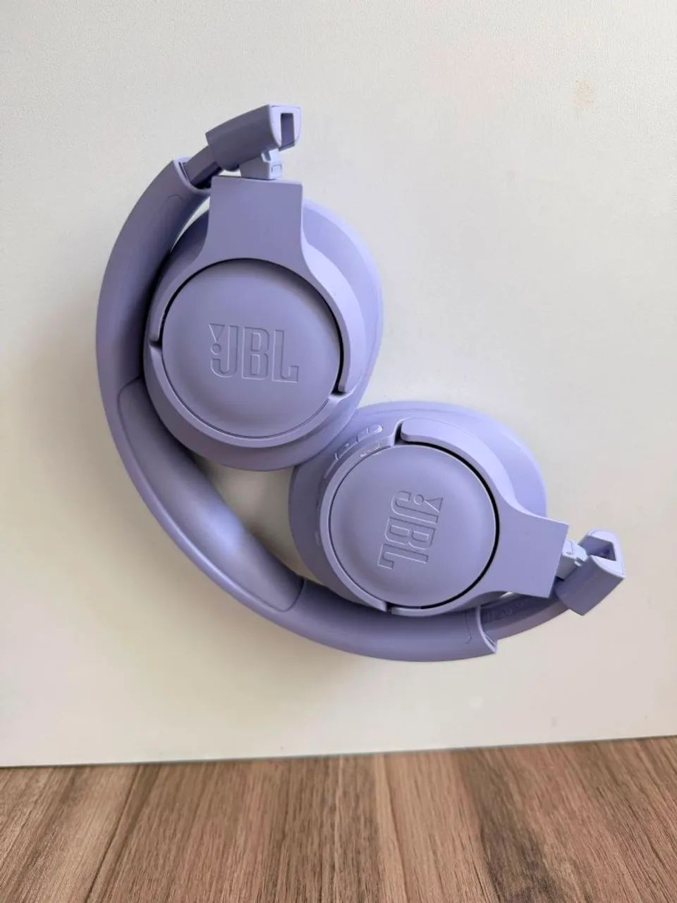 Fone de ouvido bluetooth sem fio.