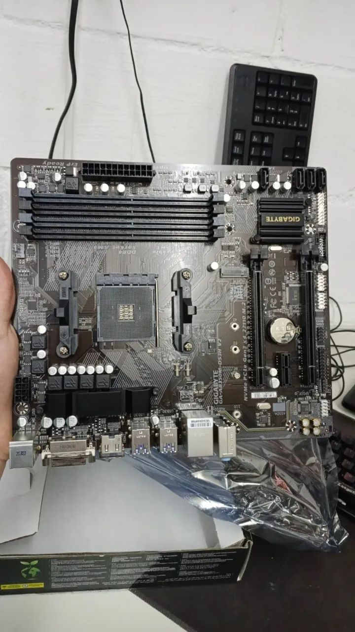 Placa mãe Gigabyte Ultra Durable GA-AB350M-DS3H V2 - Foto 4
