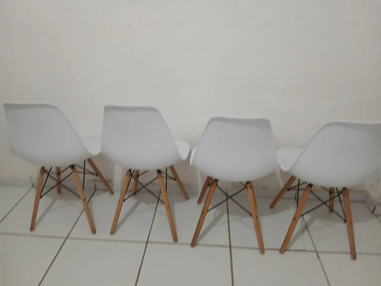 4 cadeiras (eiffe) semi novas, em bom estado  - Foto 3