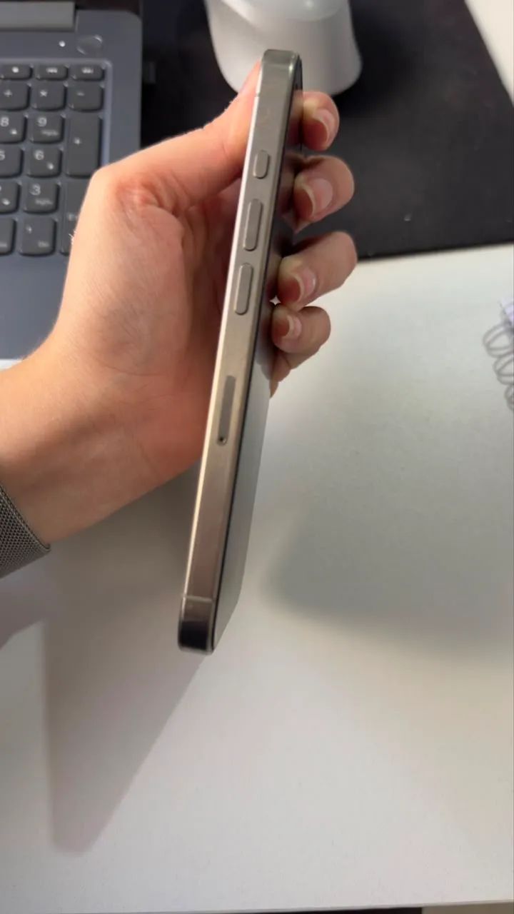 iPhone 15 pro (chip físico) 128gb - titanium - Foto 3