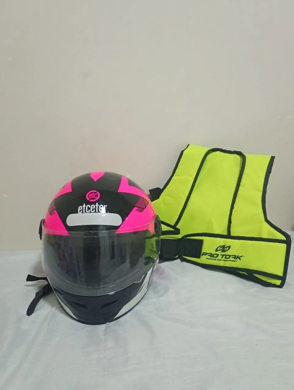 Capacete e colete - Foto 2
