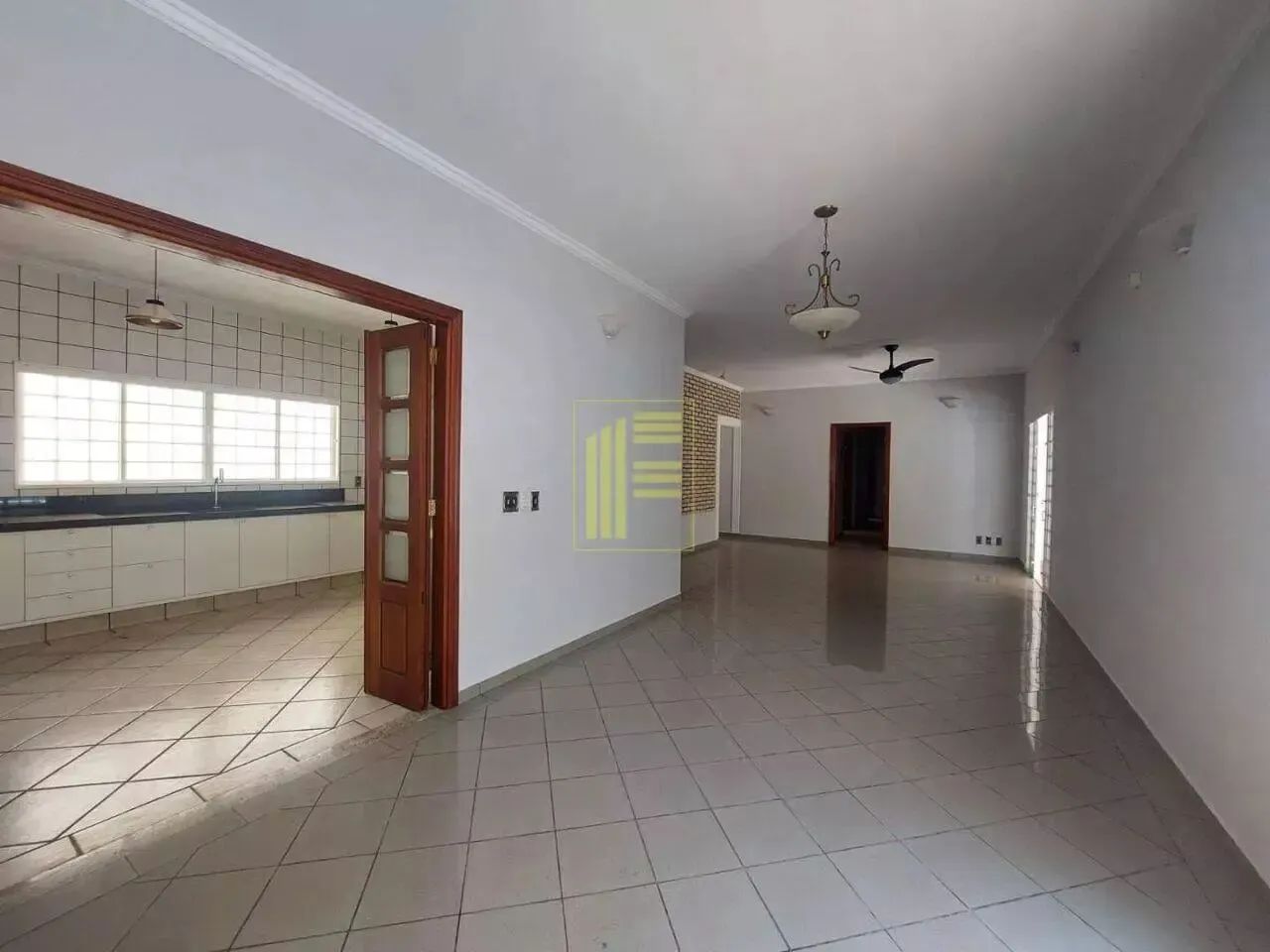 Casa térrea, reformada no bairro Aclimação, 03 suítes, 04 banheiros, piscina, quintal. Opo - Foto 4