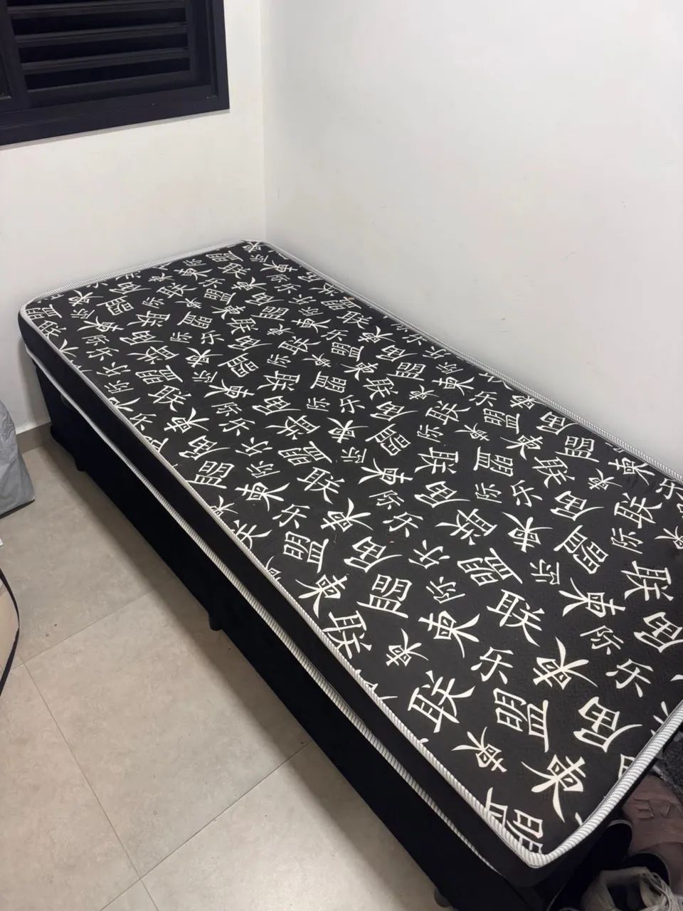 Cama solteiro com baú 