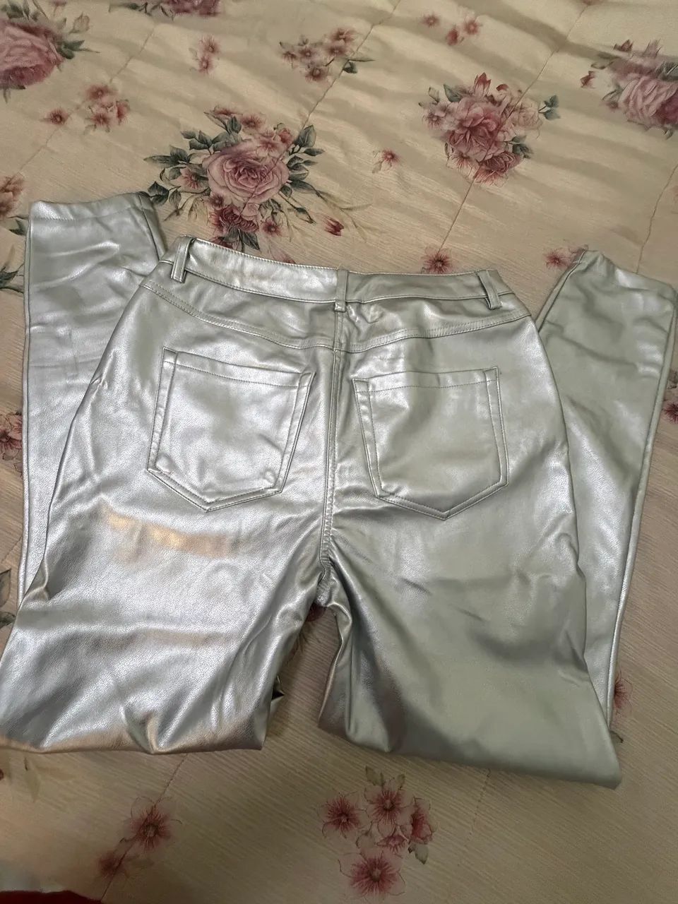 Roupas  50 reais cada uma. Usei uma vez só  - Foto 4