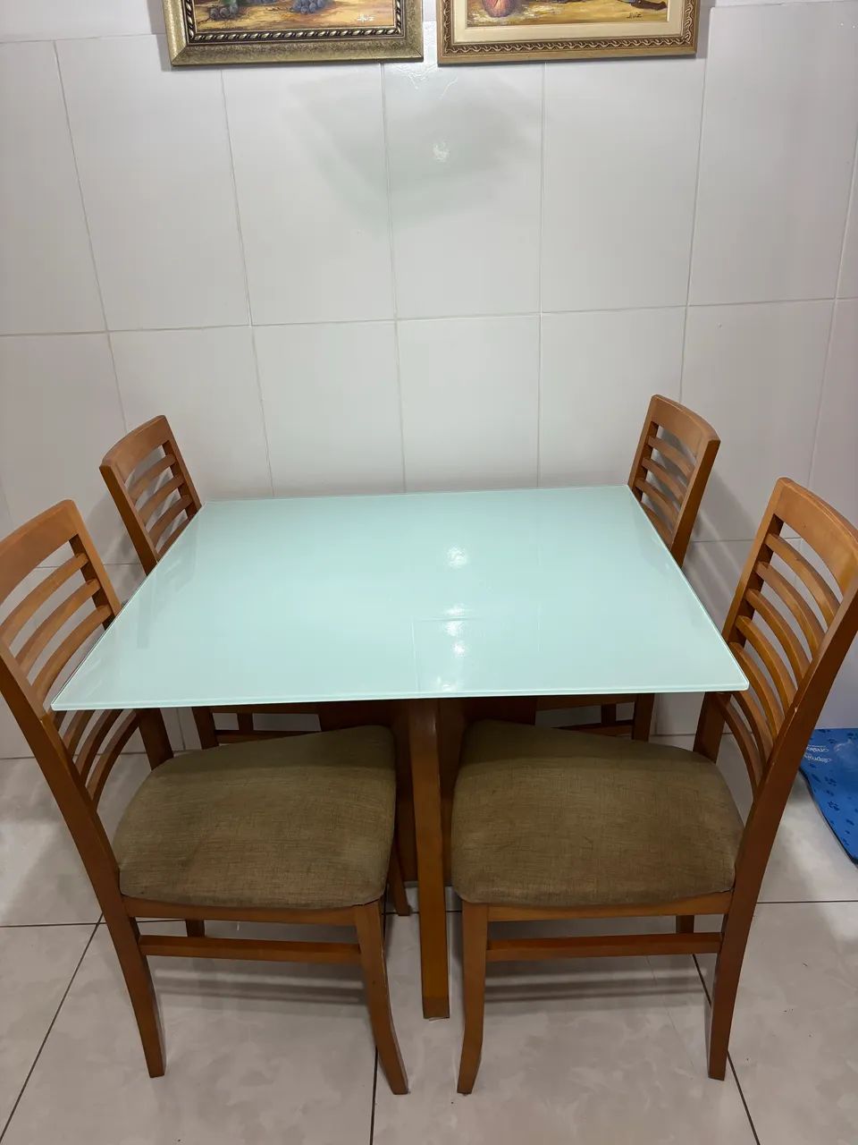 Mesa jantar com 4 cadeiras 